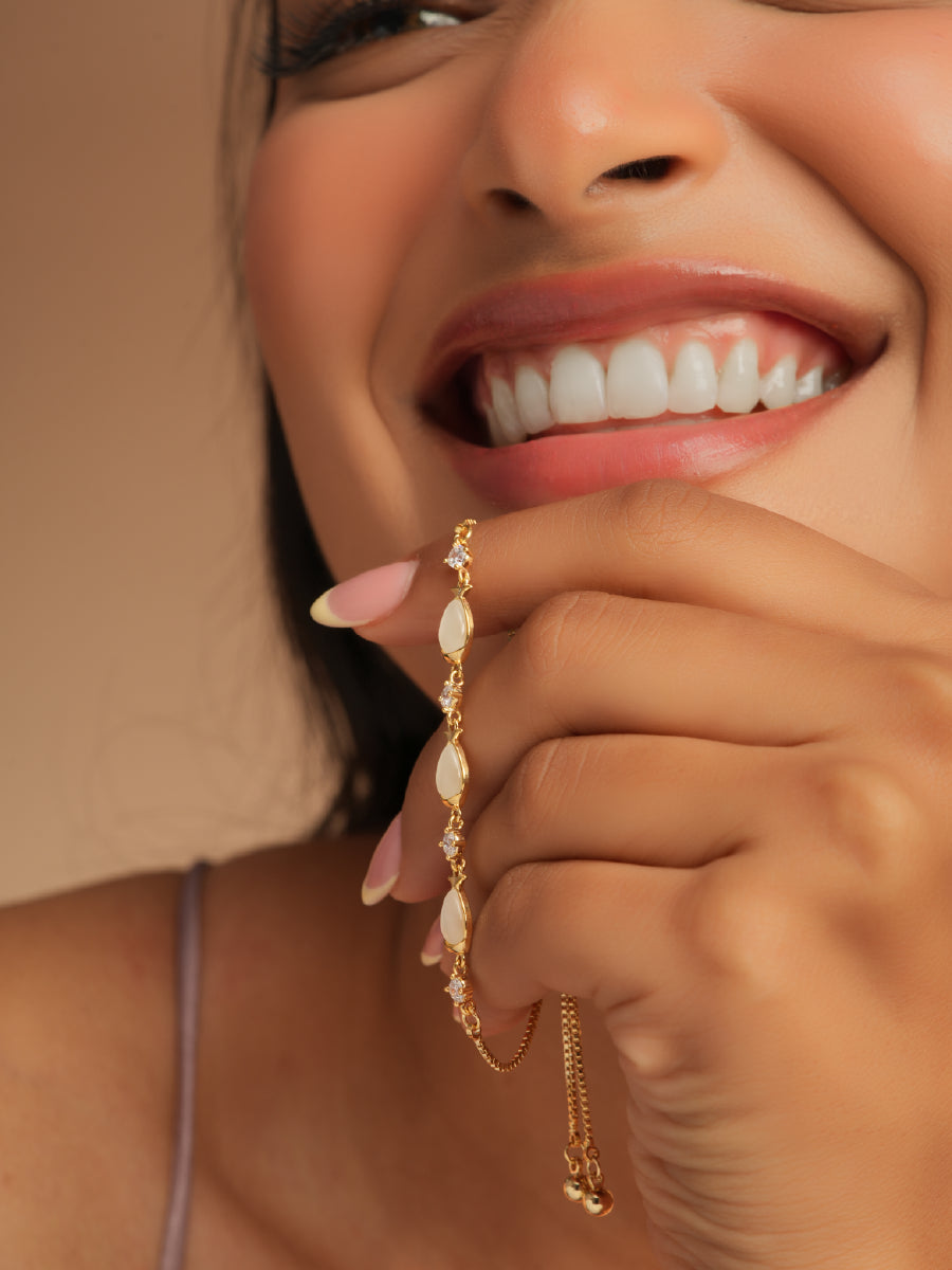 Luna Pearl Bracelet